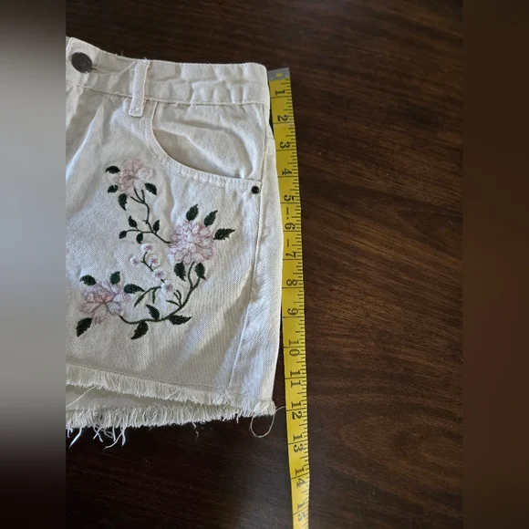Zara Basic Embroidered Denim Shorts Z1975 Size 04 - Picture 7 of 9